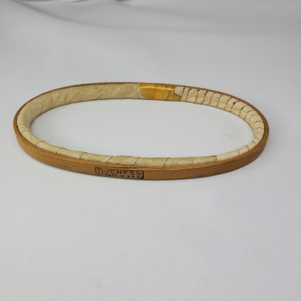 VTG Gibbs Duchess Embroidery Hoop Oval 6 x 3.5 Inches Wood & Cotton Wrap USA